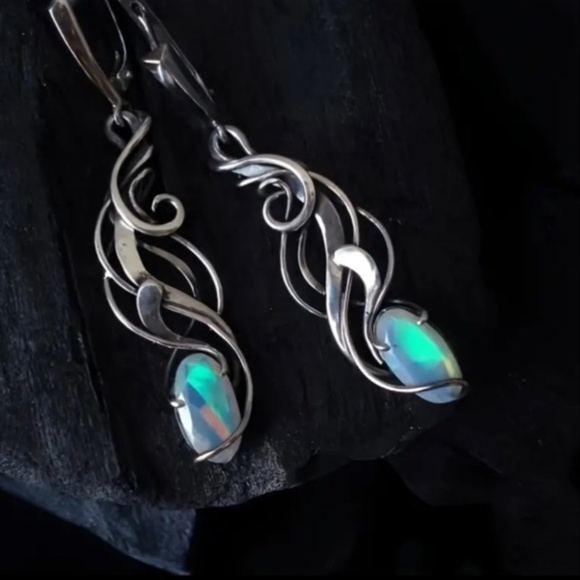 NWT! Silver Tone Scroll Filigree Pierced Dangle Earrings! $18 each OR 2/$30! - Picture 4 of 9